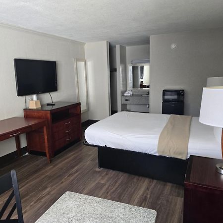 Days Inn By Wyndham Raleigh South Екстер'єр фото