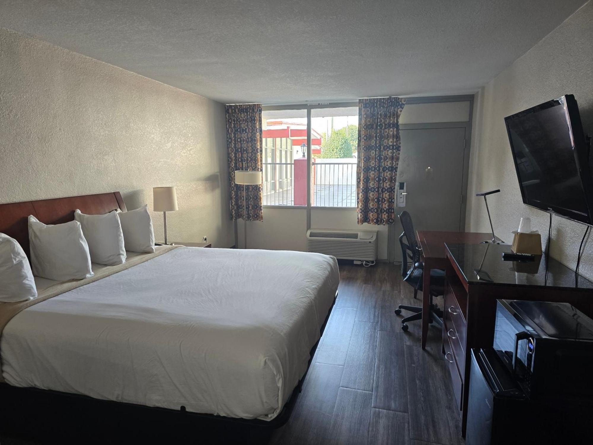 Days Inn By Wyndham Raleigh South Екстер'єр фото