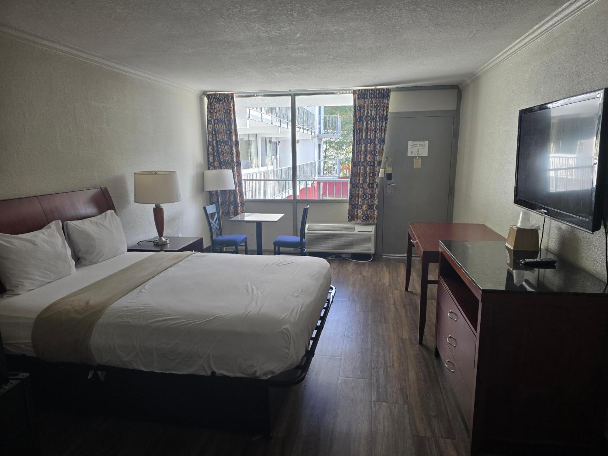Days Inn By Wyndham Raleigh South Екстер'єр фото