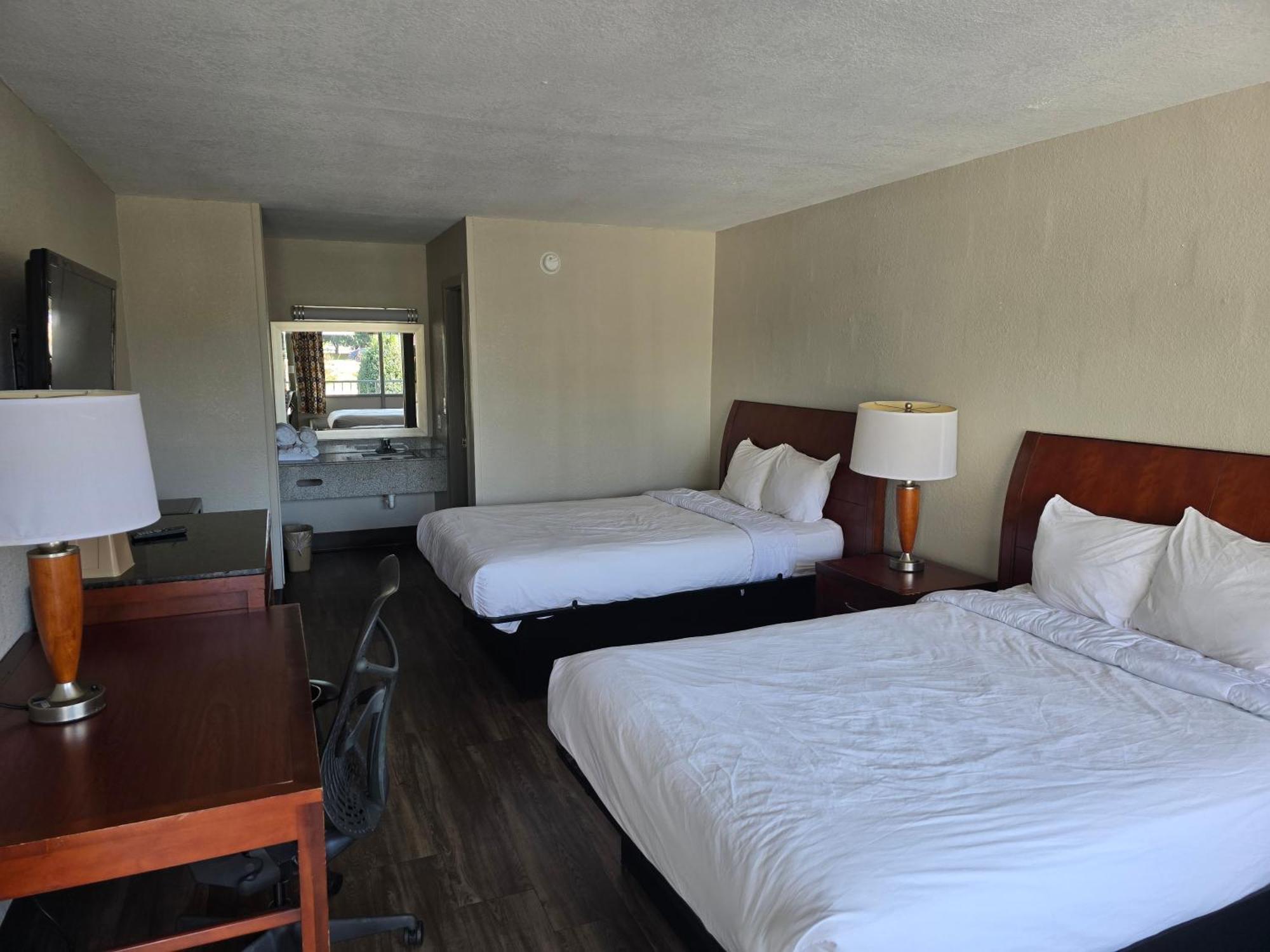 Days Inn By Wyndham Raleigh South Екстер'єр фото