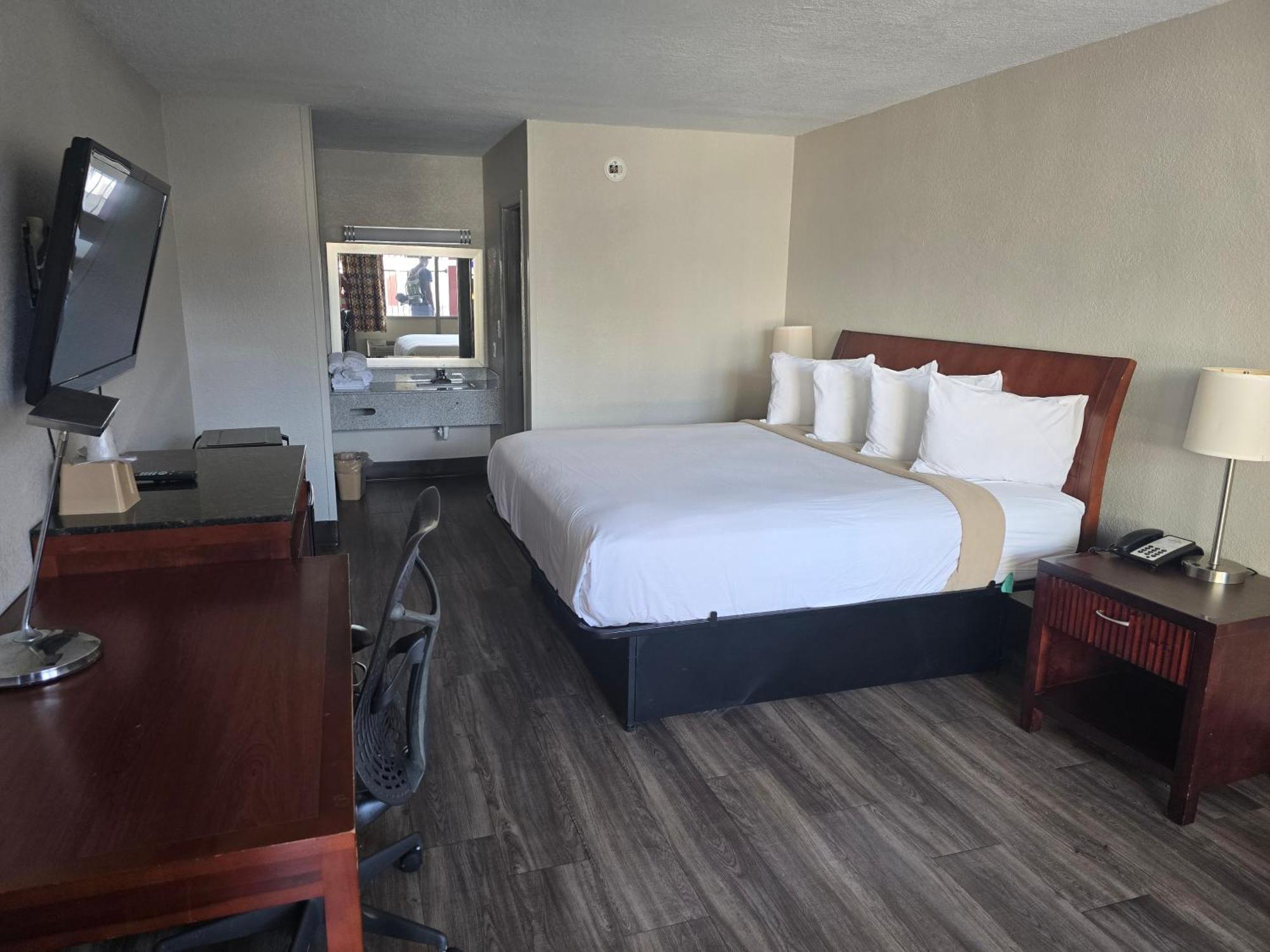 Days Inn By Wyndham Raleigh South Екстер'єр фото
