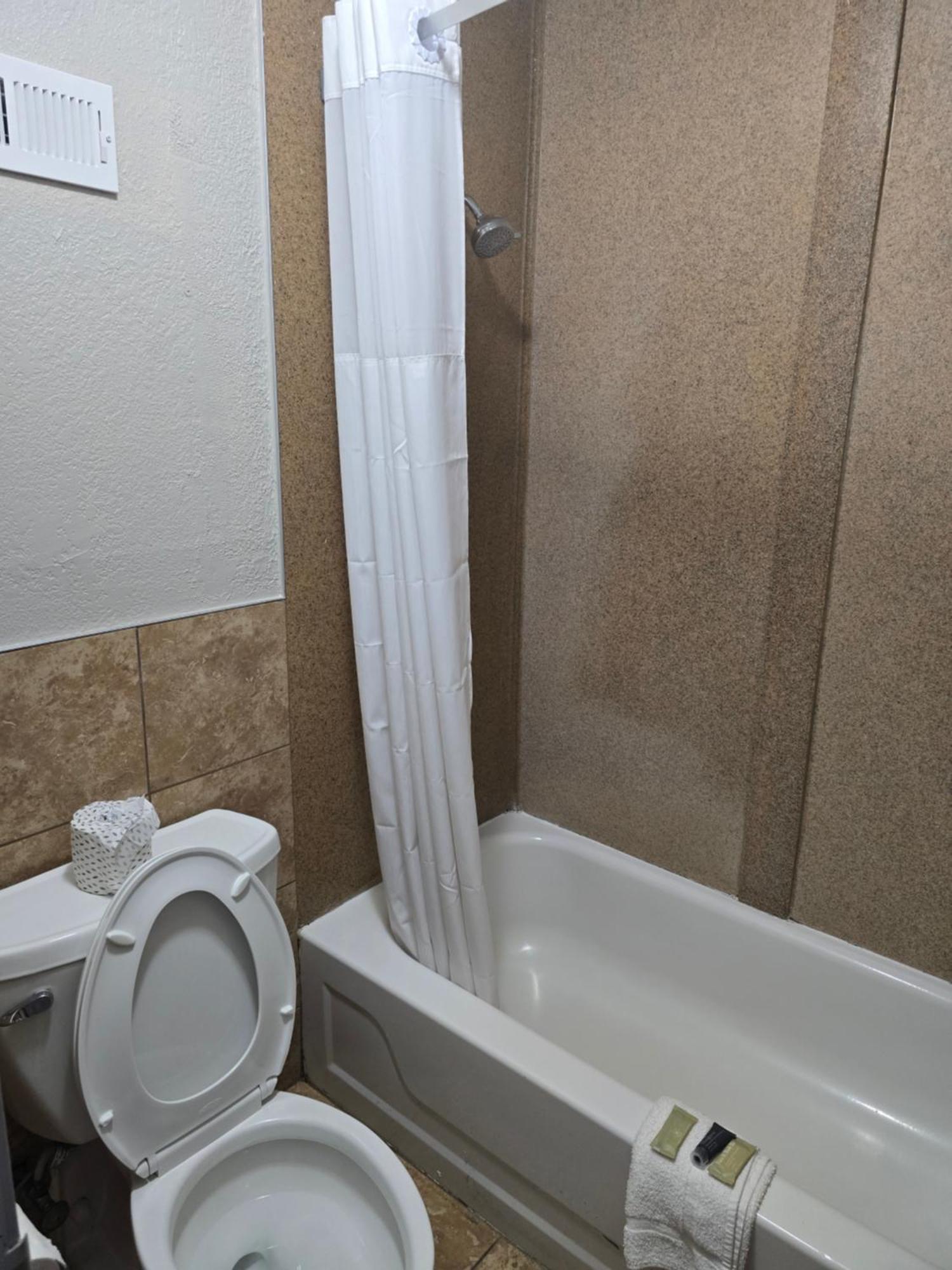 Days Inn By Wyndham Raleigh South Екстер'єр фото